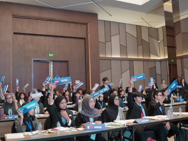 Model United Nations: Sarana Anak Muda untuk Belajar Menghargai Perbedaan dan Berani Berbicara