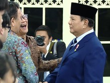 Momen Prabowo Menyapa Rocky Gerung dan Syahganda Nainggolan di Istana