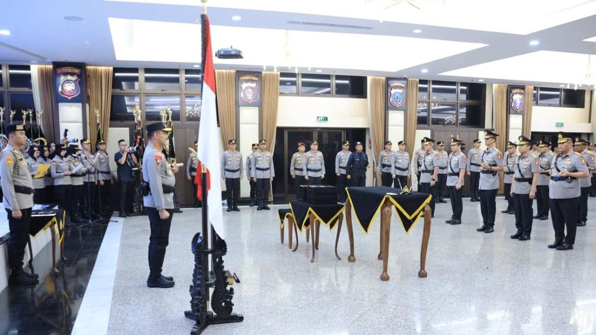 ---
Perubahan Struktur di Polri: Kapolri Lakukan Mutasi pada Direktorat Pidana Ekonomi Khusus

---