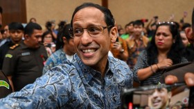 ---
Nadiem Tanggapi Permintaan Hukuman 15 Tahun untuk Ibrahim Arief: Situasi yang Membingungkan
---