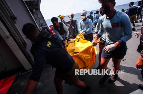 ---
Empat Tersangka Ditetapkan dalam Kasus Kecelakaan KM Virgo

---