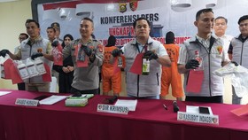 Pengungkapan Pabrik Miras Oplosan di Sumatera Selatan: Empat Tersangka dan Barang Bukti yang Signifikan