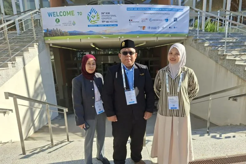 Inovasi Canggih: Peneliti Unissula Memperkenalkan AI untuk Pengendalian Banjir dan Irigasi di Kongres Internasional Prancis