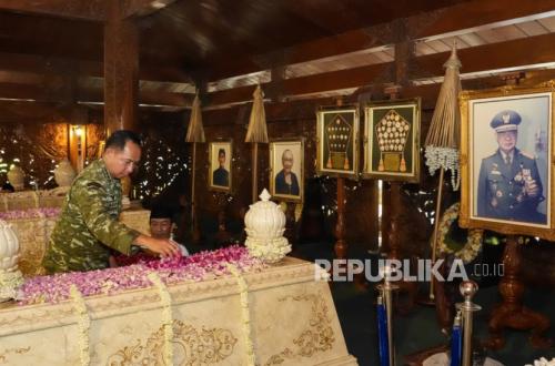 Ziarah Panglima TNI ke Makam Soeharto dan Soedirman