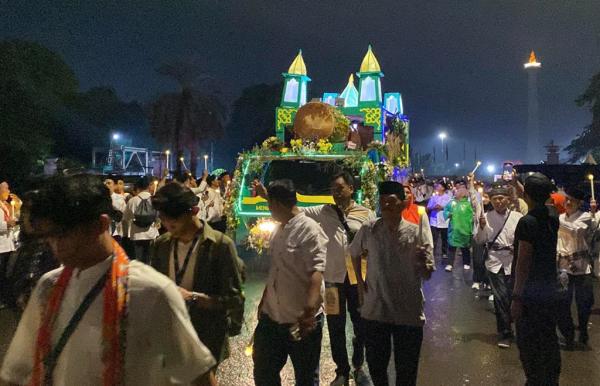 Pawai Obor Meriahkan Malam Jakarta, Takbir Menggema di Jalan Utama