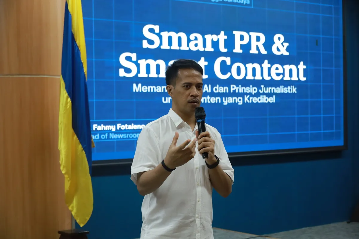 Pemimpin Redaksi Indozone Berikan Panduan Penulisan Press Release Berbasis AI kepada Humas Unair