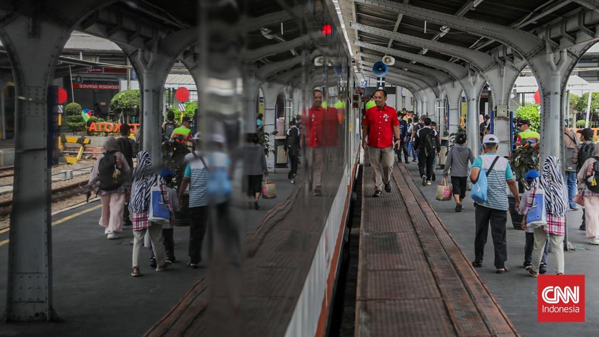 Pria Diduga Pencuri Barang Penumpang KRL Ditangkap di Stasiun Tebet