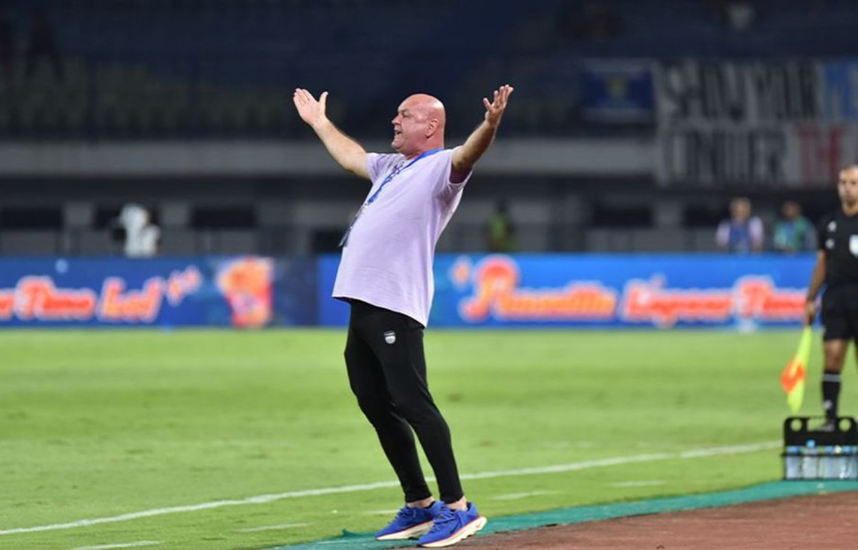 ---
Persib Bandung Raih Kemenangan Dramatis atas Persija Jakarta

---