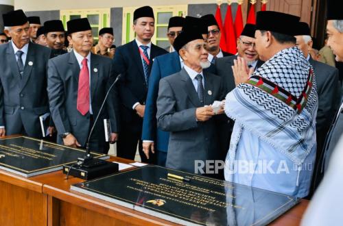 ---
Prabowo: Kecerdasan Pemimpin Indonesia Sangat Penting

---