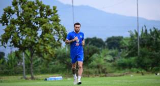 ---
Marc Klok: Musim Ini Lebih Menantang Meski Poin Sama dengan Borneo

---