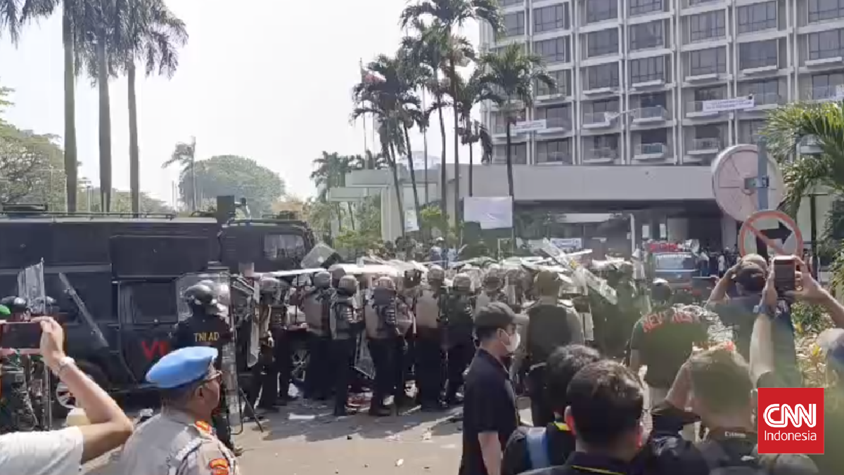 Kericuhan Saat Eksekusi Lahan Hotel Sultan, 29 Orang Terluka