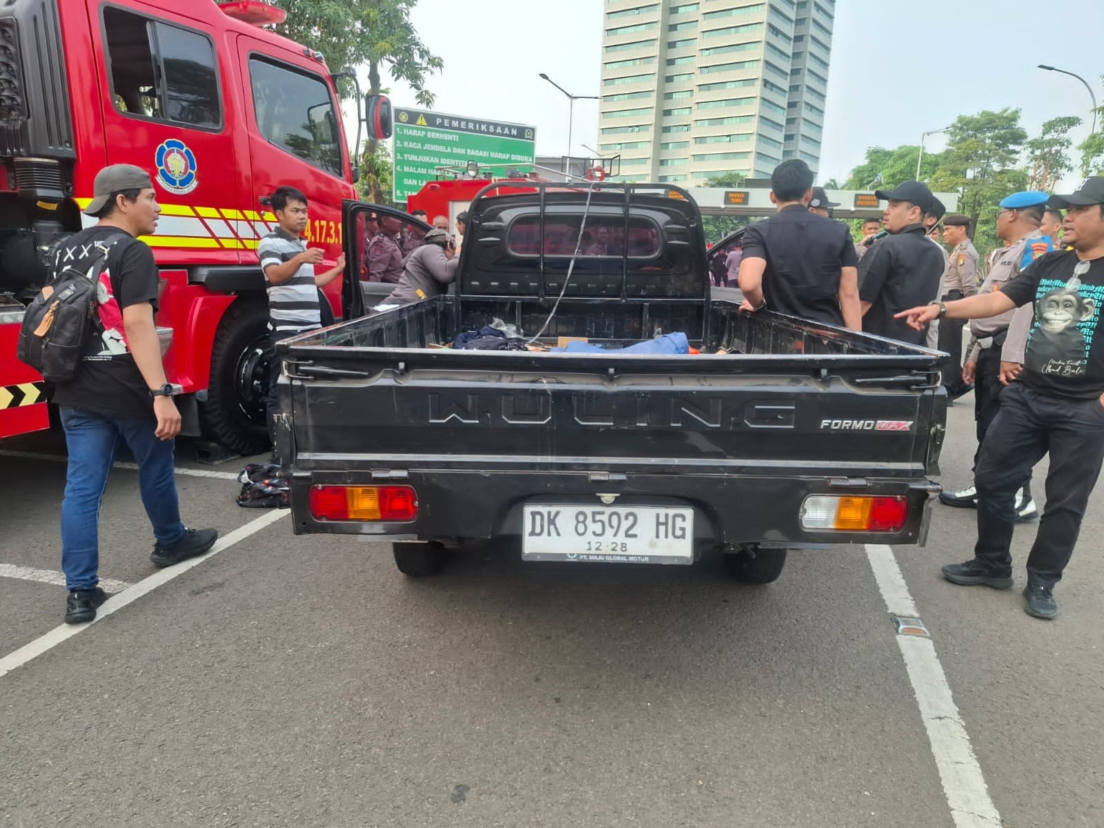 Pria Asal Jember Diamankan Saat Aksi di DPR, Polisi Dalami Motif Usai Pick-up Diduga Terobos Barikade