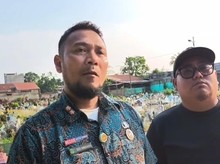 ---
Pria di Medan Hancurkan 12 Nisan Kuburan untuk Dijual

---
