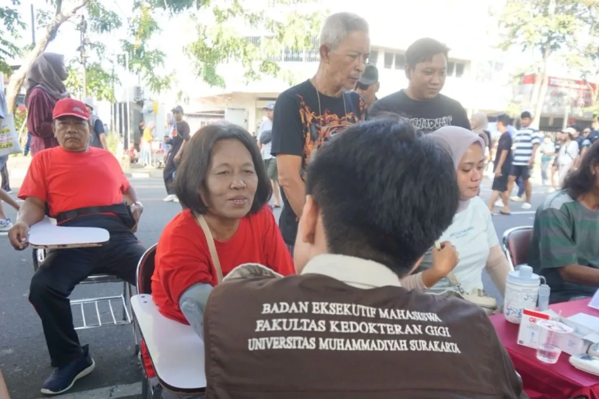 Ribuan Warga Antusias Ikuti Pemeriksaan Kesehatan Gratis, BEM FKG UMS Galakkan Kesadaran Kesehatan Mulut Tanpa Rokok
