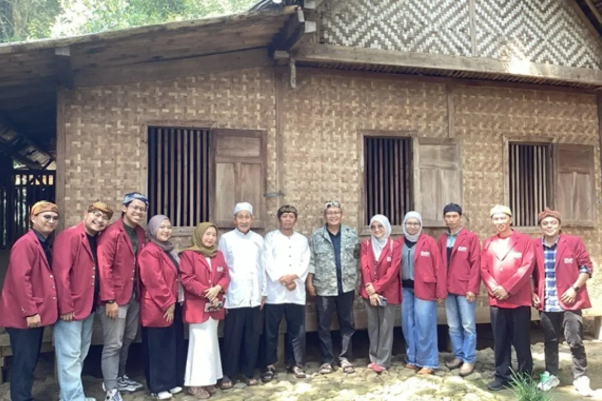 Melestarikan Kearifan Lokal, Mahasiswa UPI Laksanakan Penelitian Budaya di Kampung Adat Cikondang