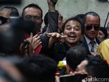 ---
Roy Suryo dan Rekan Anggap Jokowi Tidak Akan Tampilkan Ijazah Asli di Persidangan
---