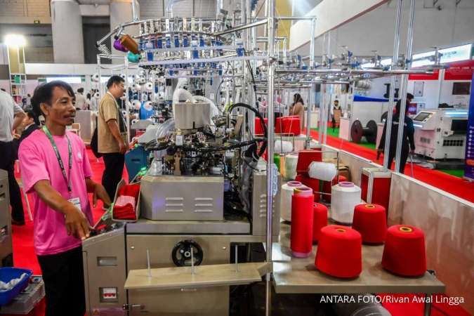 Kondisi Rupiah yang Melemah Membebani Sektor Tekstil dengan Kenaikan Biaya Bahan Baku Impor