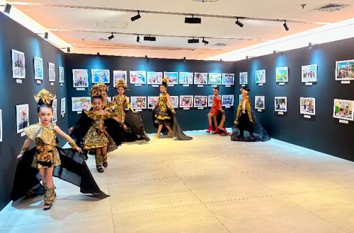 Pameran Foto dan Diskusi Perkenalkan Program Sekolah Rakyat di TIM