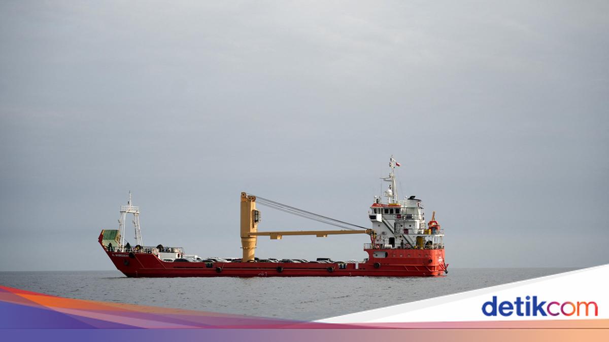 ---
Ketegangan di Selat Hormuz Meningkat, Iran Klaim Kapal Tankernya Diserang AS

---