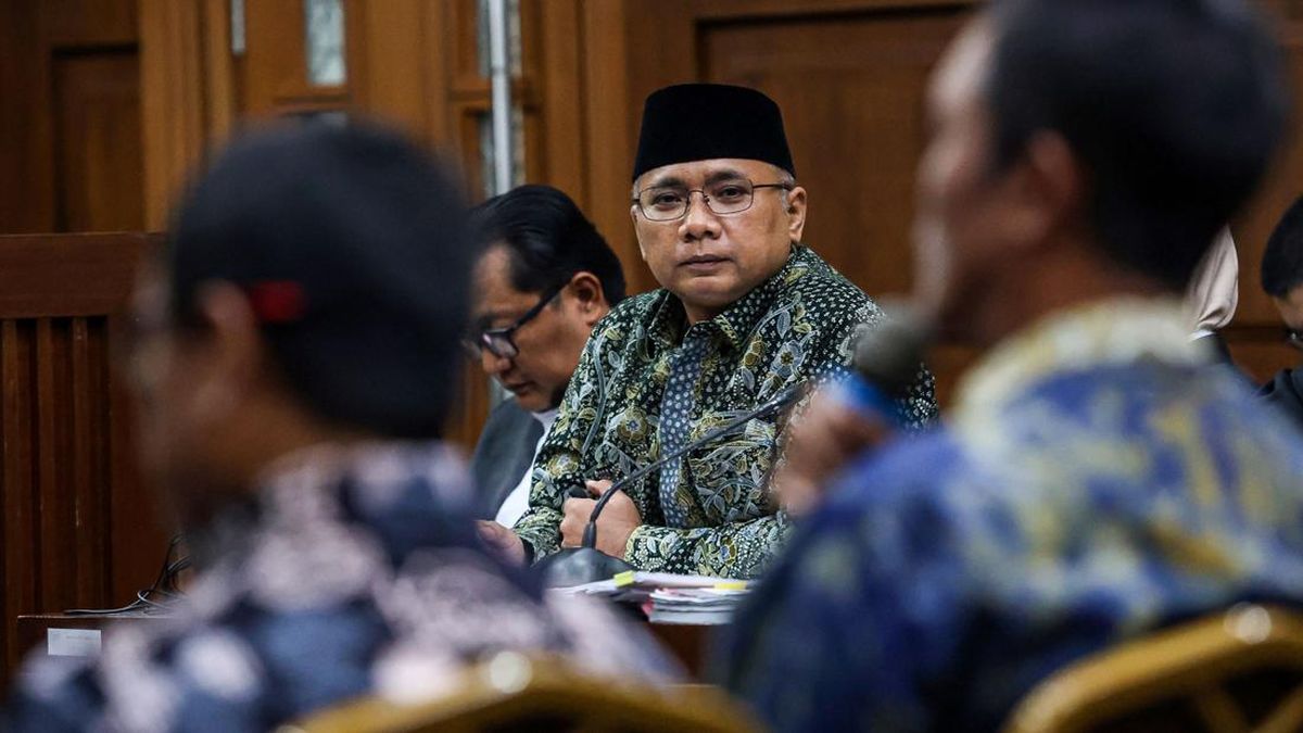 Yaqut Cholil Qoumas Tunjukkan Emosi dalam Rapat Pembentukan Pansus Haji