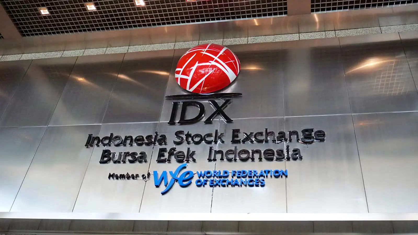 Strategi Efektif Menghadapi Volatilitas IHSG: Pentingnya Diversifikasi dan Pendekatan Fundamental