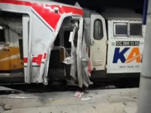 ---
Kecelakaan Kereta di Stasiun Bekasi Timur Mengakibatkan Dua Korban Jiwa

---