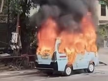 ---
Sopir Angkot di Tanah Abang Bakar Korban Usai Ditegur Soal Antrean

---