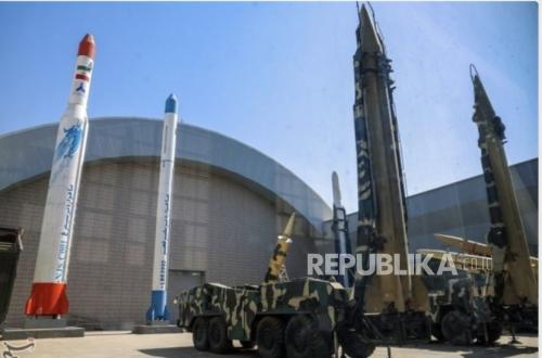 Iran Tanggapi Serangan AS dengan Serangan Militer