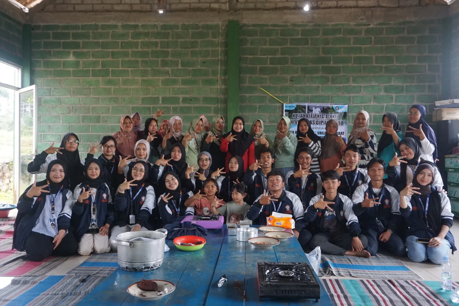 Mahasiswa KKNT-34 Undip Gelar Pelatihan Tepung Pisang untuk Tingkatkan Nilai Produk di Desa Kalisidi