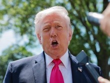 ---
Trump Berencana Memperpanjang Gencatan Senjata dengan Iran Berdasarkan Permintaan Pakistan

---