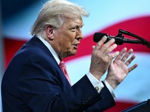 Trump Ancang-Ancang 'Penghancuran Total' bagi Iran Jika Negosiasi Gagal