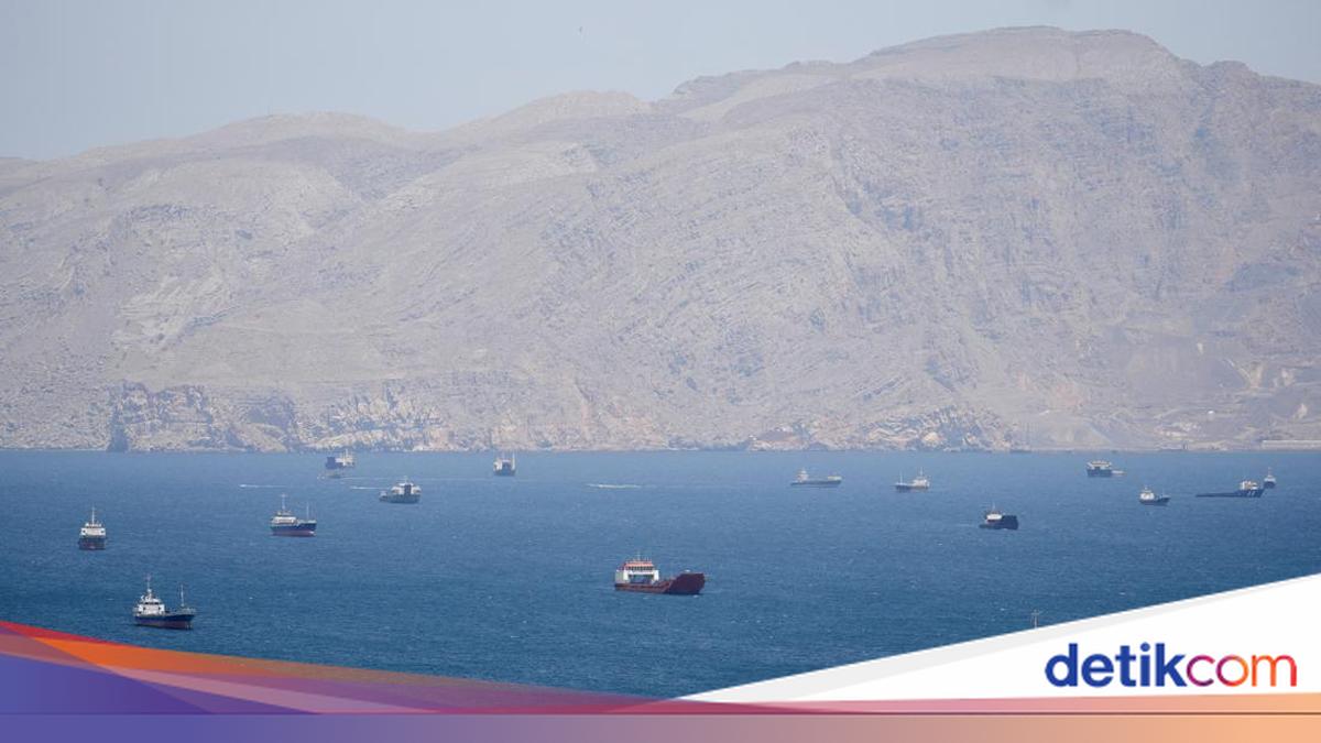 Trump Umumkan Pembebasan Kapal di Selat Hormuz Dimulai Senin Pagi