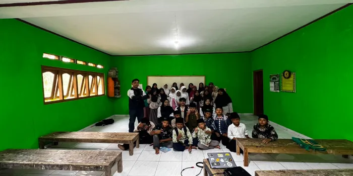Mendorong Antusiasme Belajar Santri, Mahasiswa KKN Undip Adakan Pembelajaran Sejarah Peradaban Islam di TPQ Desa Kedungpilang