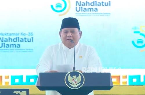 Prabowo Terima Kartu Anggota NU di Penutupan Muktamar ke-35