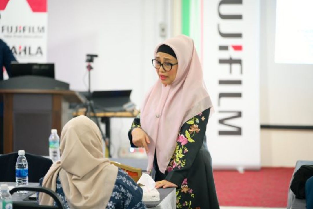 UNAIR Tampilkan Inovasi dalam Pencitraan Medis dan Skrining Tuberkulosis pada Kursus Fisika Medis UPM–FUJIFILM