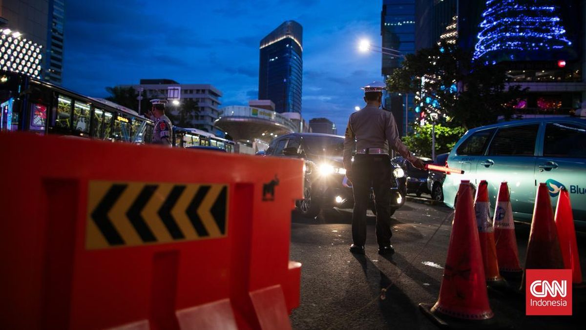 Komunitas Motor Parkir Menutup Jalan MH Thamrin, Polisi Segera Membubarkan