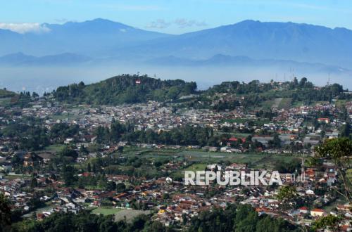 Gemuruh Misterius Mengguncang Malam di Bandung