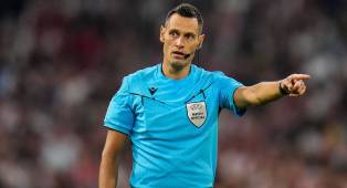 ---
Wasit Maurizio Mariani Memimpin Pertandingan Torino Melawan Inter Milan

---